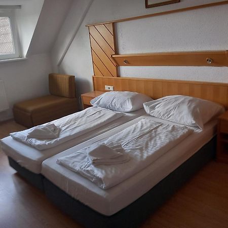 Hotel Familia Zamárdi Habitación foto