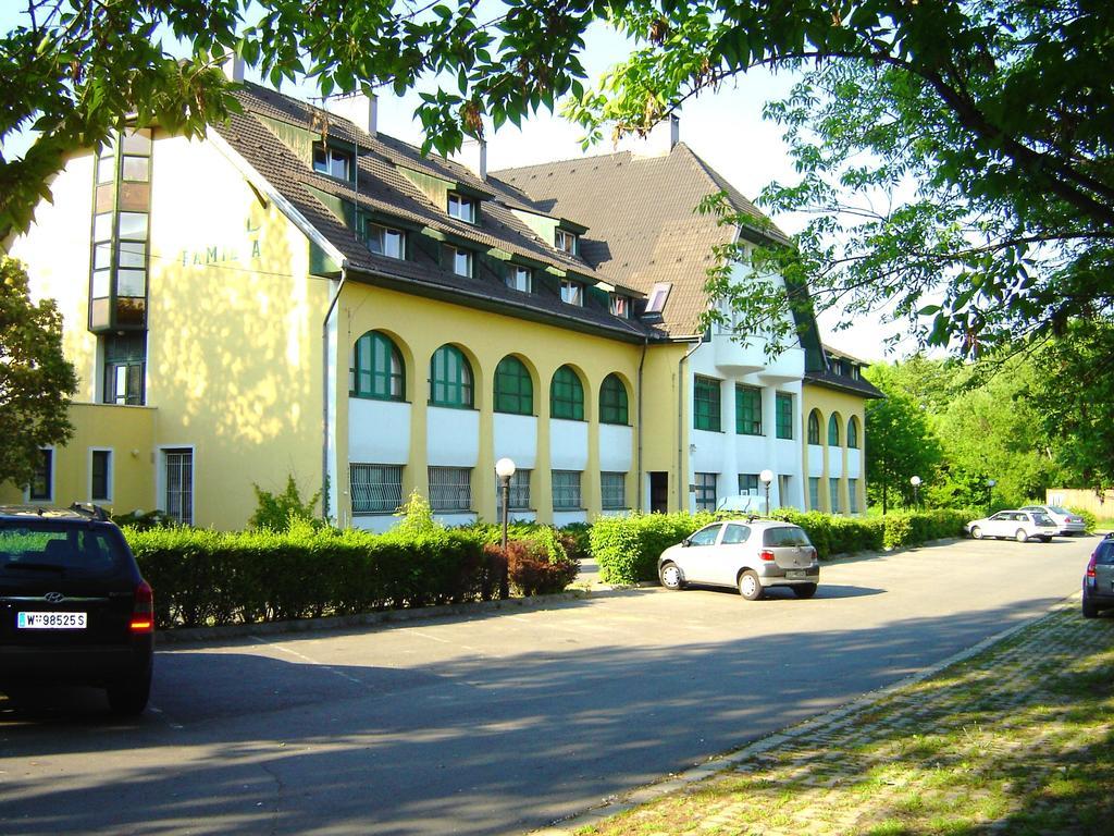 Hotel Familia Zamárdi Exterior foto