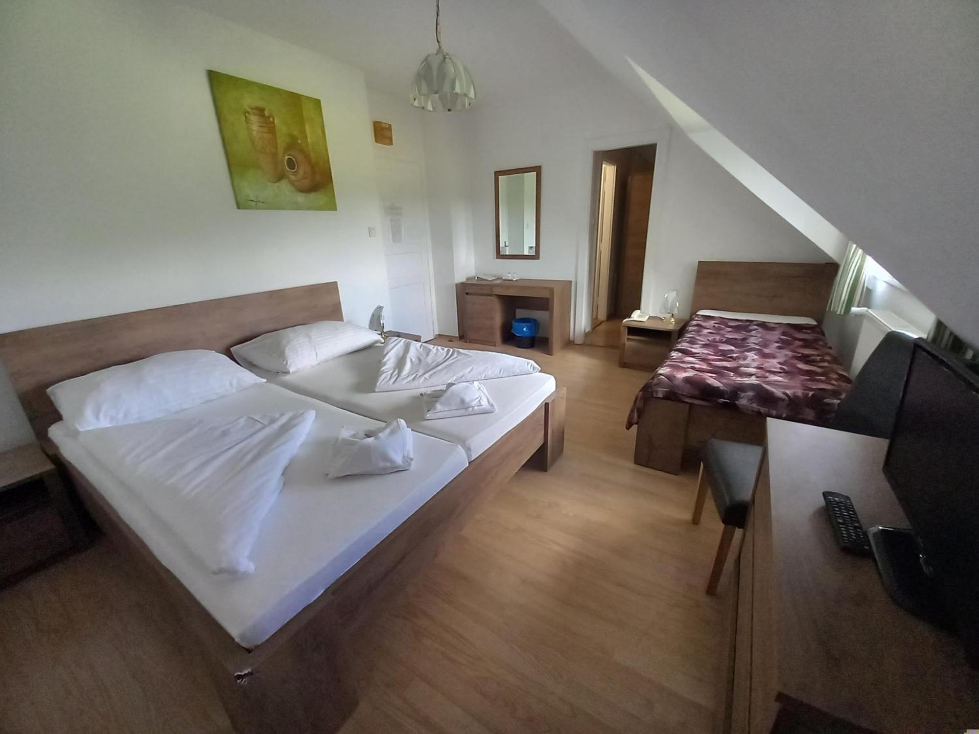 Hotel Familia Zamárdi Habitación foto