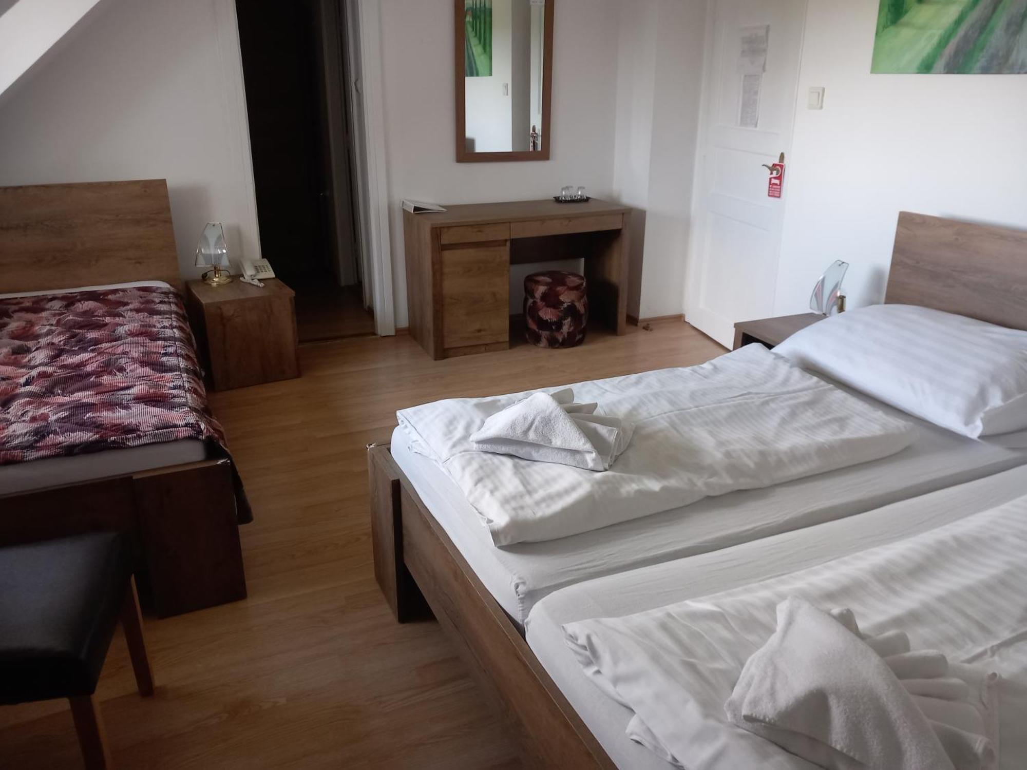 Hotel Familia Zamárdi Habitación foto