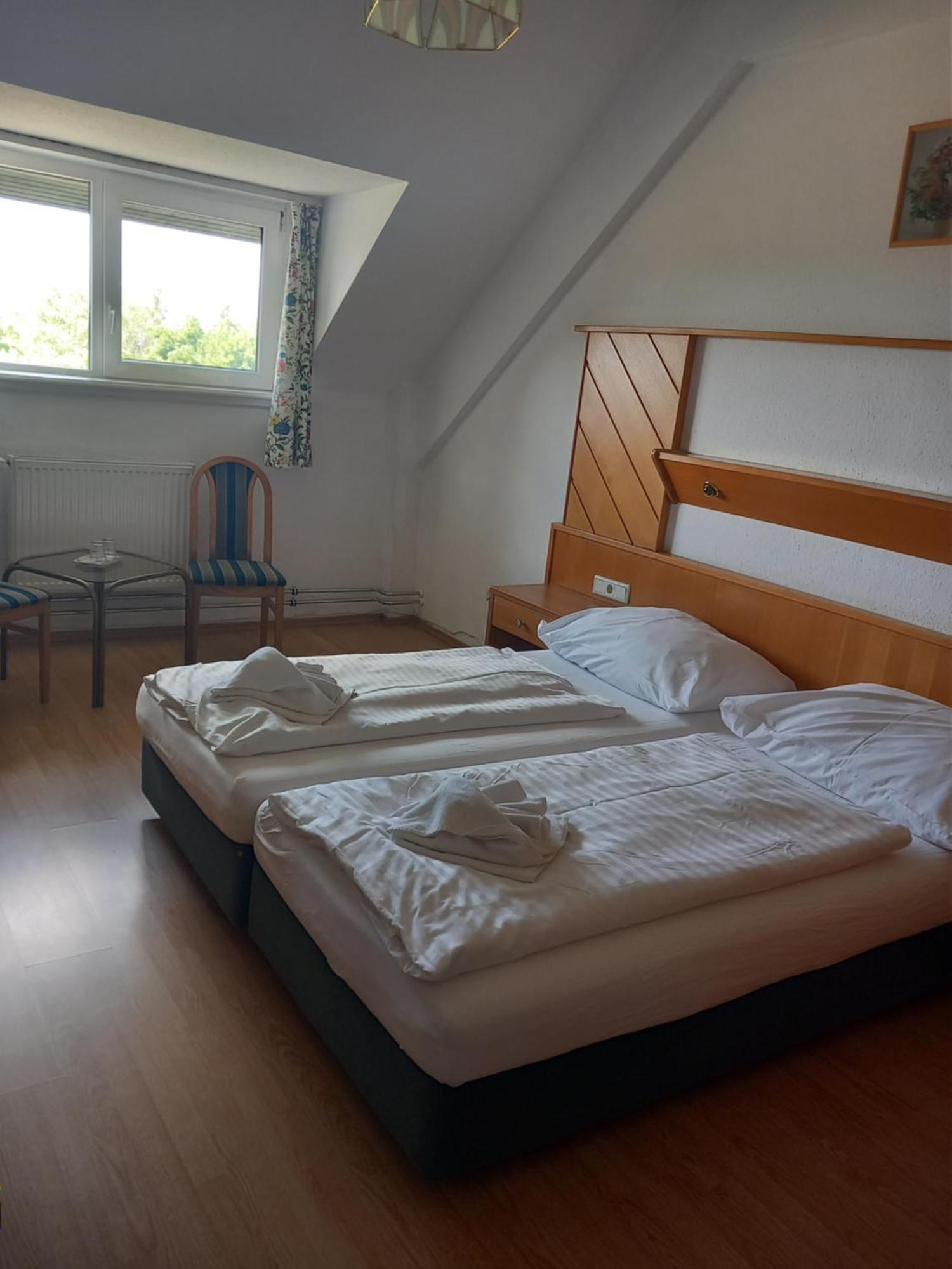 Hotel Familia Zamárdi Habitación foto