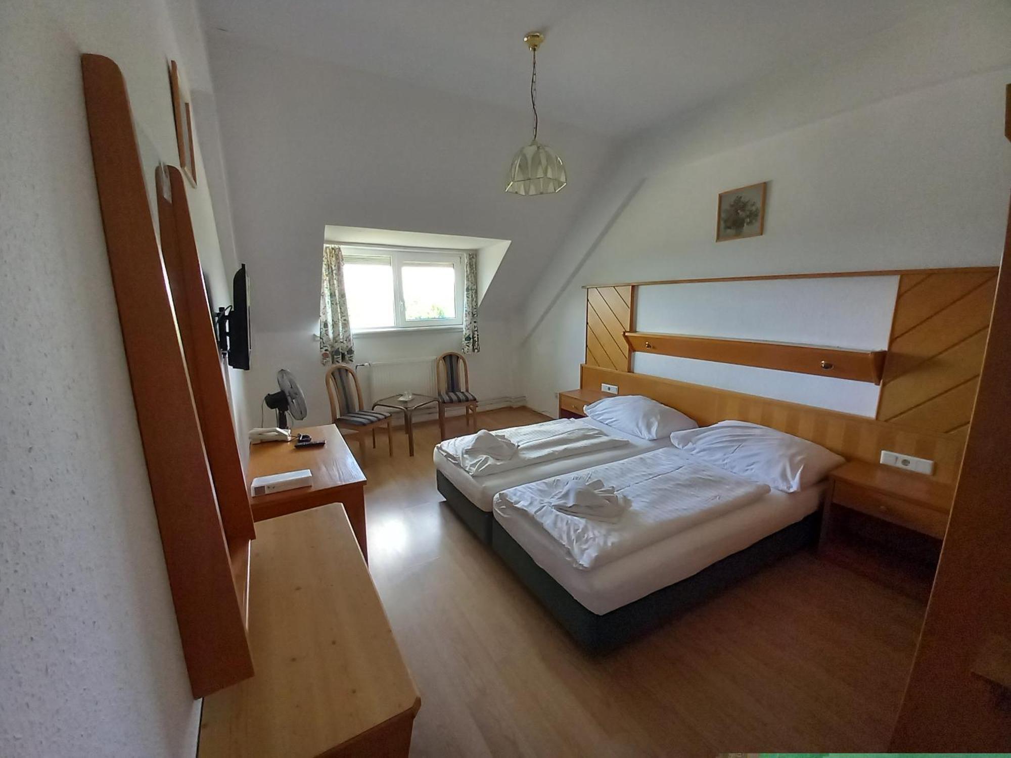 Hotel Familia Zamárdi Habitación foto
